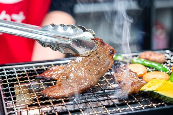 画像4: 【WEB限定】ハッキリいって赤字です!第二弾!【よしやす不動の大人気商品 よしやすカルビ&サガリがななななんと1.4Kg】よしやす特製味付カルビ&サガリ 焼肉セット  700g×2袋 (4)