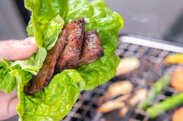 画像6: 【WEB限定】ハッキリいって赤字です!第二弾!【よしやす不動の大人気商品 よしやすカルビ&サガリがななななんと1.4Kg】よしやす特製味付カルビ&サガリ 焼肉セット  700g×2袋 (6)