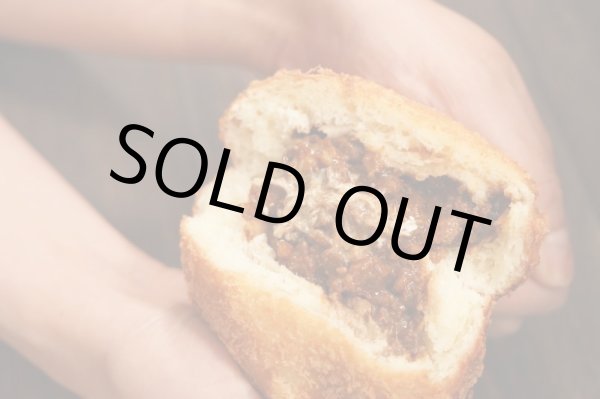 画像2: 【肉屋の本気！本格牛肉カレーに4種のチーズ】よしやす焼チーズかれーぱん (2)